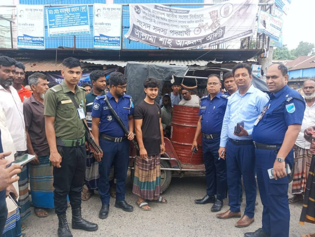 সালথায় ১৯৩ লিটার পেট্রোল জব্দ, ভ্রাম্যমাণ আদালতে যুবককে জরিমানা